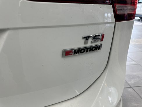 Used 2018 Volkswagen Tiguan SEL Premium w/ 3rd Row Seat Package image 6