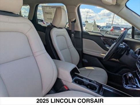 New 2025 Lincoln Corsair Reserve image 14