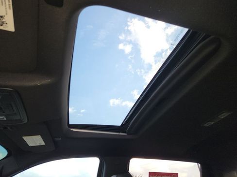 Used 2022 Chevrolet Silverado 1500 High Country w/ Technology Package image 16