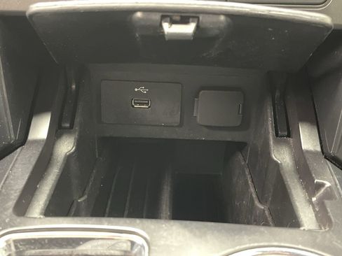 Used 2017 Ford Explorer XLT image 22