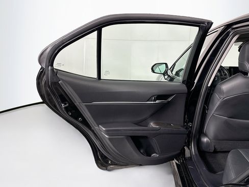 Used 2024 Toyota Camry SE image 25