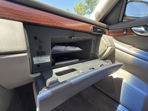 Used 2003 Cadillac De Ville w/ Comfort & Convenience Package image 60