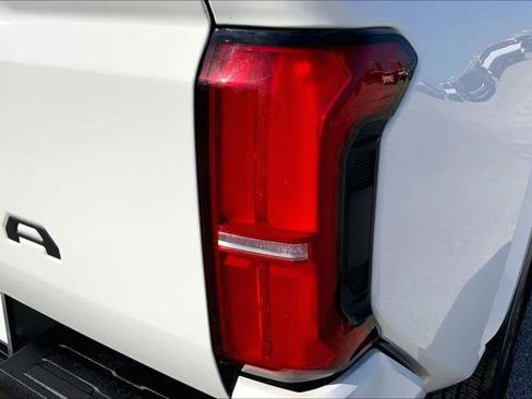 Certified 2026 Toyota Tacoma SR5 AWD/4WD image 30