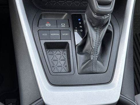 Used 2020 Toyota RAV4 XLE image 25