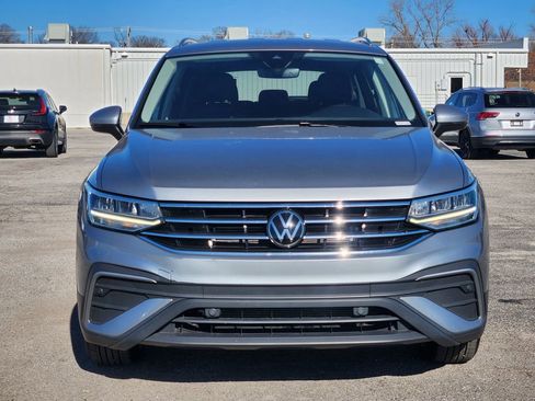 Used 2024 Volkswagen Tiguan SE image 2