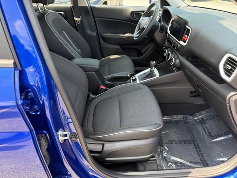 Certified 2025 Hyundai Venue Limited FWD image 14