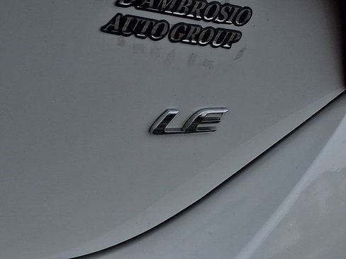 Used 2018 Toyota Corolla LE w/ LE Premium Package w/Moonroof image 34