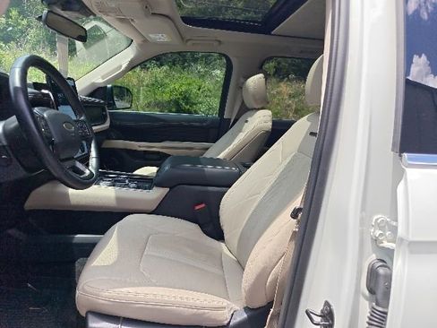Used 2024 Ford Expedition Max Platinum AWD/4WD image 11