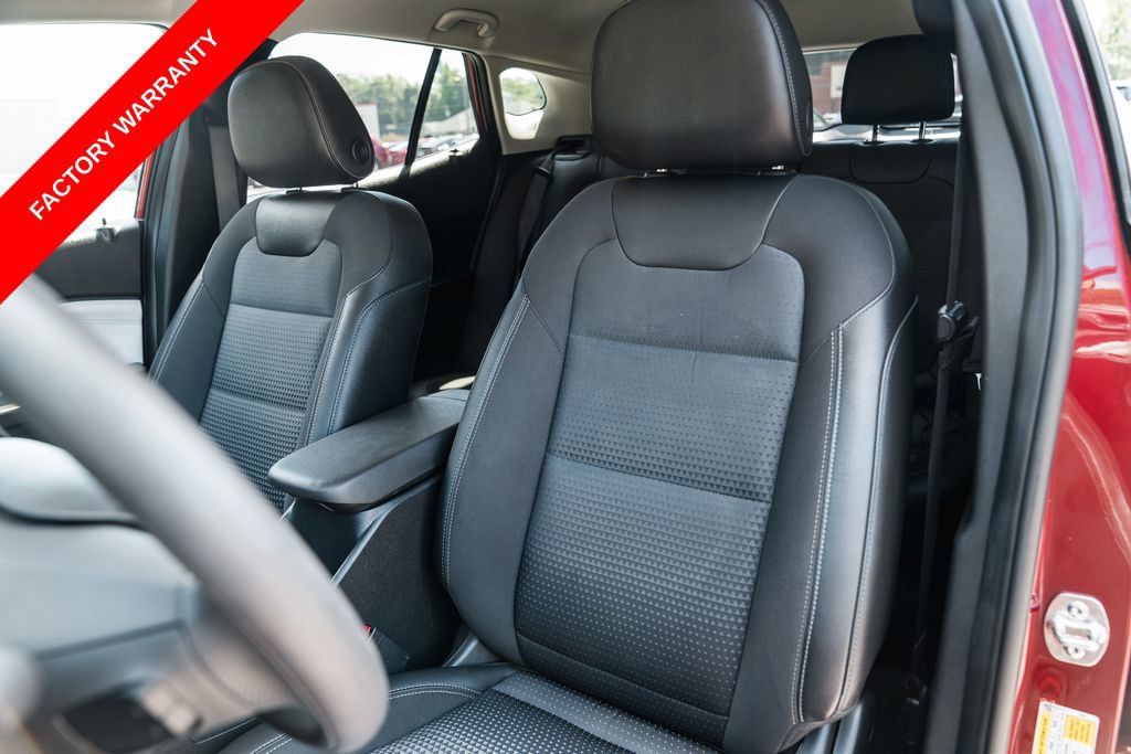 Used 2025 Chevrolet Trax LT FWD image 24