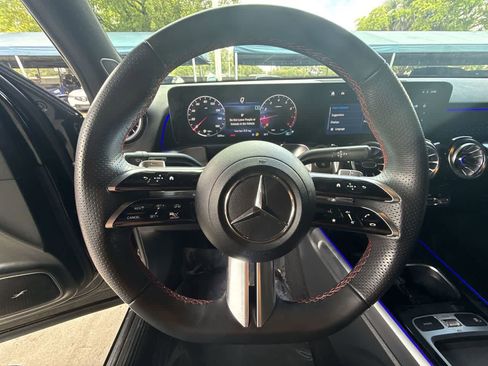 Used 2024 Mercedes-Benz GLB 250 image 15