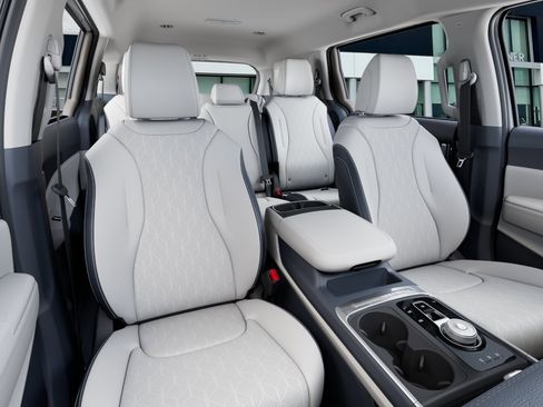 New 2026 Kia Carnival EX FWD image 16