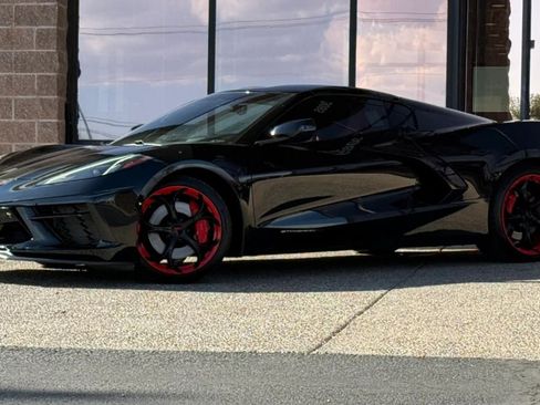 Used 2023 Chevrolet Corvette Stingray Preferred Cpe w/ Z51 Performance Package RWD image 3