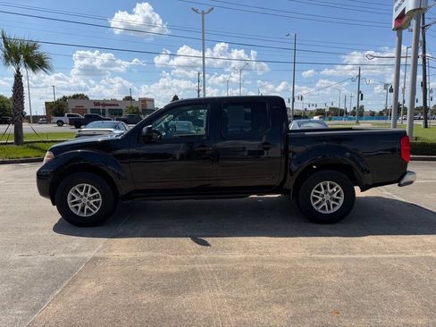 Used 2019 Nissan Frontier SV RWD image 2