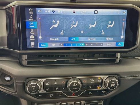 Used 2024 Jeep Gladiator Mojave w/ Convenience Group AWD/4WD image 15