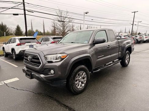 Used 2017 Toyota Tacoma SR5 image 8