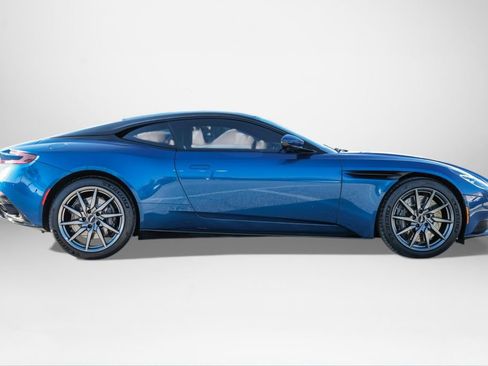 Used 2020 Aston Martin DB11 Coupe image 5