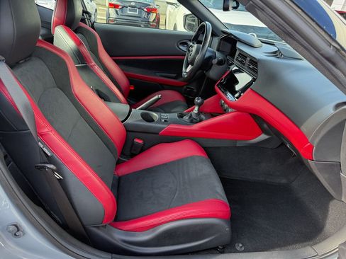 Certified 2024 Nissan Z Performance w/ Floor Mat Package image 12