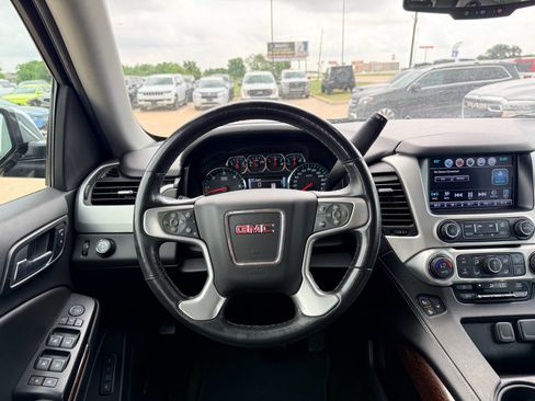 Used 2018 GMC Yukon XL SLT w/ Open Road Package RWD image 12