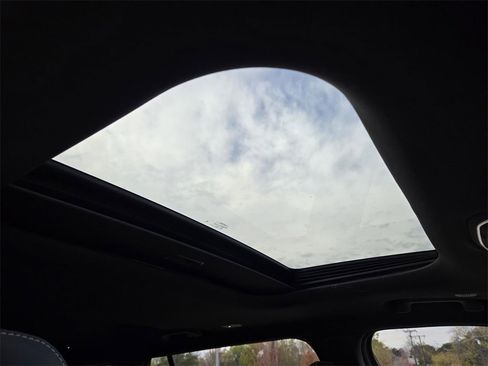 New 2025 Jeep Grand Cherokee L Altitude image 9