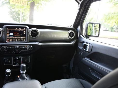 Used 2019 Jeep Wrangler Unlimited Sahara AWD/4WD image 26