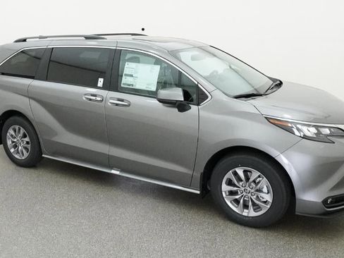 New 2026 Toyota Sienna XLE image 45