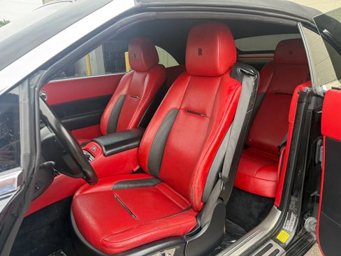Used 2018 Rolls-Royce Dawn RWD image 19