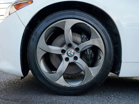 Used 2017 Alfa Romeo Giulia AWD image 14