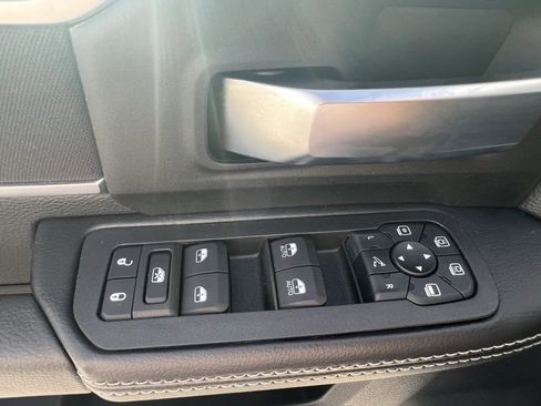 Used 2025 RAM 3500 Big Horn image 11