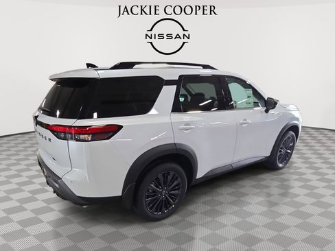 New 2026 Nissan Pathfinder SL image 5