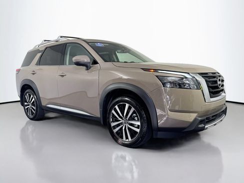Used 2025 Nissan Pathfinder Platinum w/ Cargo Package AWD/4WD image 3