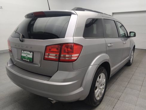Used 2019 Dodge Journey SE FWD image 9