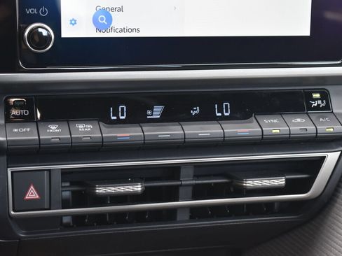 Certified 2025 Toyota Camry SE AWD/4WD image 12