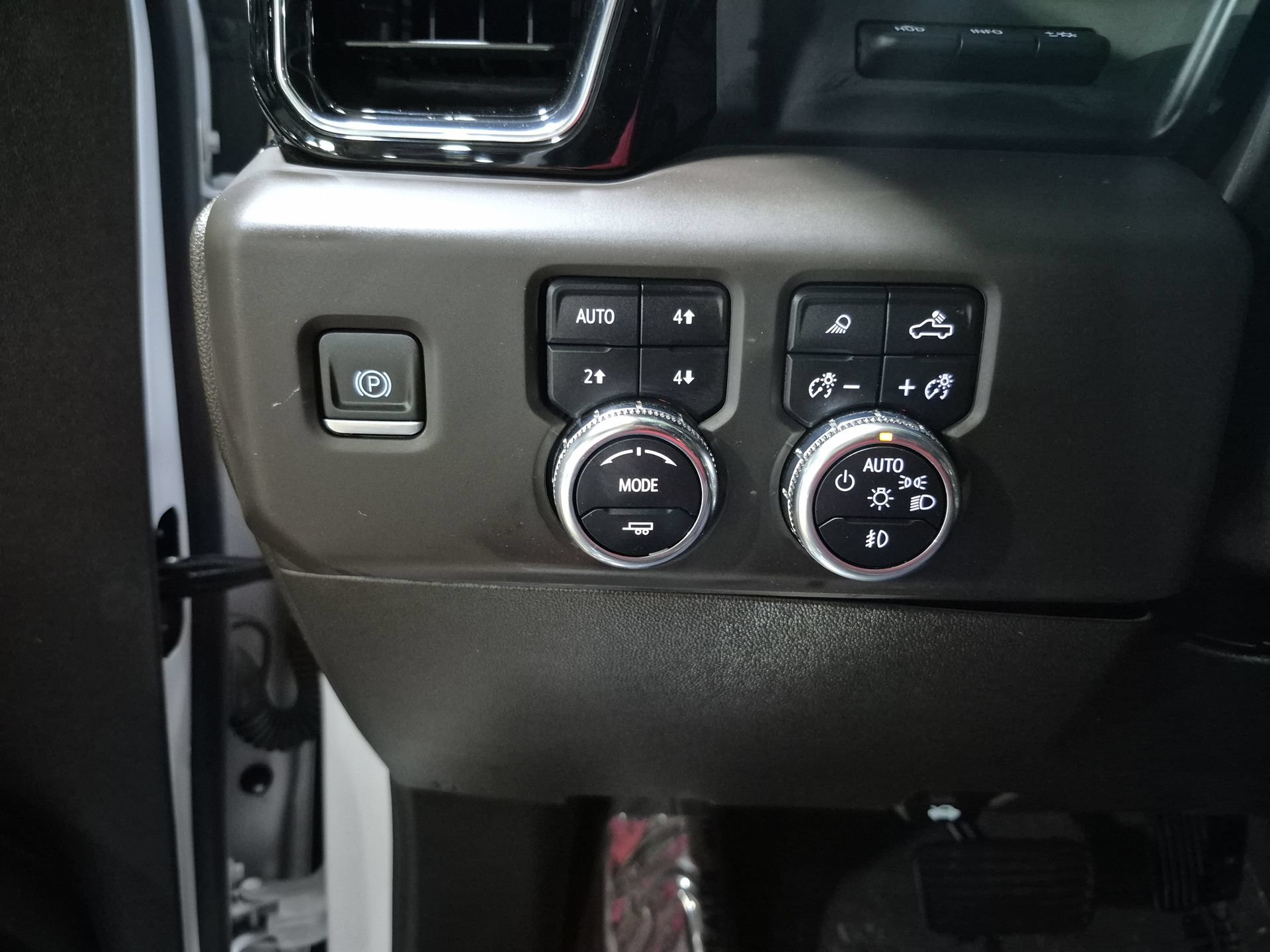Used 2024 GMC Sierra 1500 Denali w/ Denali Reserve Package AWD/4WD image 19
