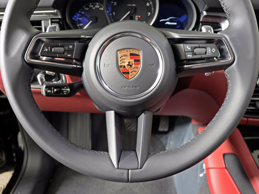Certified 2026 Porsche Macan AWD/4WD image 22