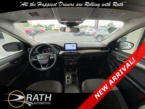 Used 2022 Ford Escape SE w/ SE Sport Appearance Package FWD image 16