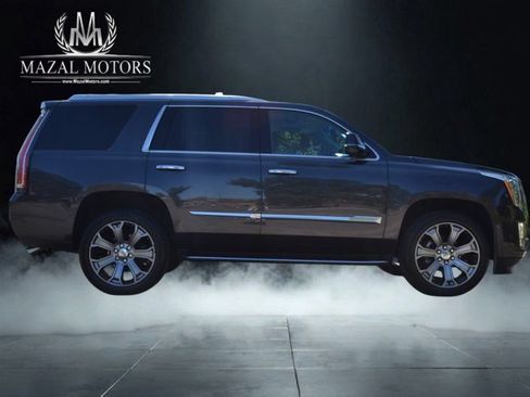 Used 2018 Cadillac Escalade Luxury AWD/4WD image 8