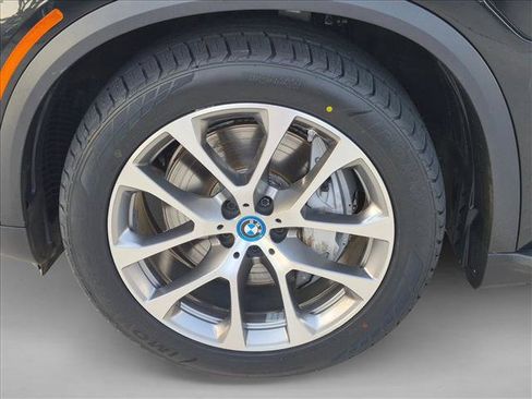 Used 2025 BMW X5 xDrive50e AWD/4WD image 24
