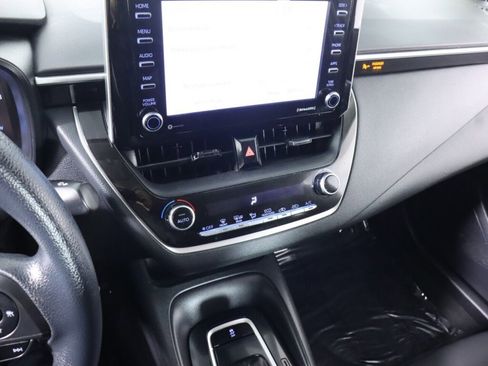 Used 2021 Toyota Corolla LE image 15