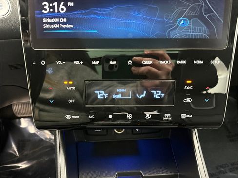 Used 2024 Hyundai Tucson Limited image 34