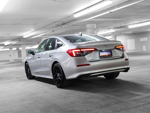 Used 2023 Honda Civic Sport image 5