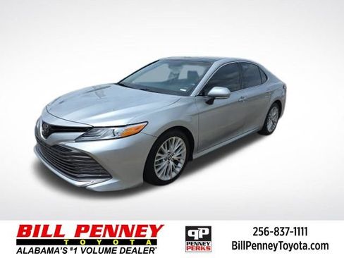 Used 2018 Toyota Camry XLE image 1