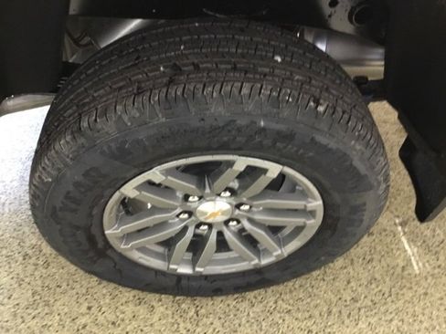 New 2024 Chevrolet Colorado LT w/ LT Convenience Package II image 23