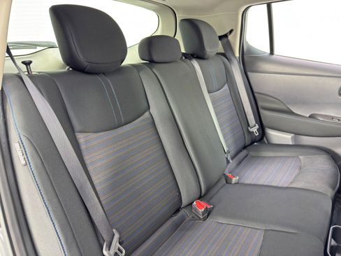 Used 2025 Nissan Leaf S image 30