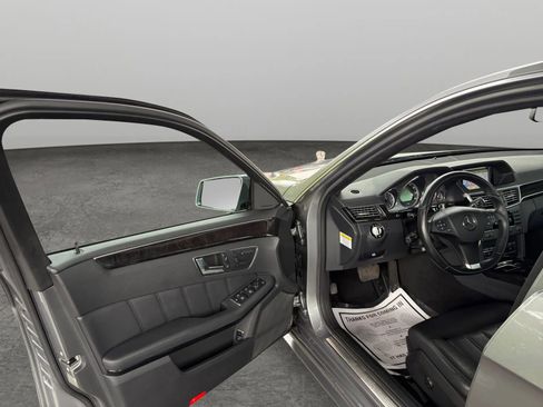 Used 2010 Mercedes-Benz E 550 4MATIC Sedan image 11