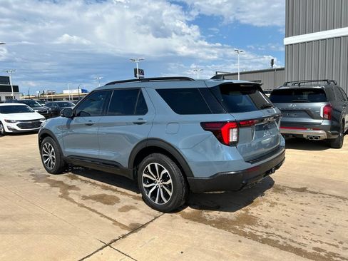 Used 2025 Ford Explorer ST-Line AWD/4WD image 2