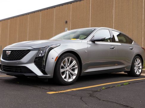 Used 2025 Cadillac CT5 Premium Luxury RWD image 4