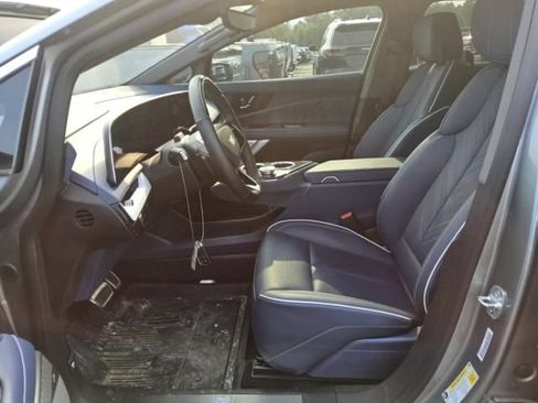Used 2025 Cadillac Optiq Luxury 2 w/ LPO, Floor Liner Package AWD/4WD image 4