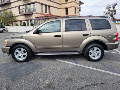 Used 2006 Dodge Durango Limited w/ Trailer Tow Group RWD image 2