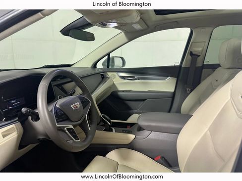 Used 2017 Cadillac XT5 Luxury w/ Driver Awareness Package AWD/4WD image 36