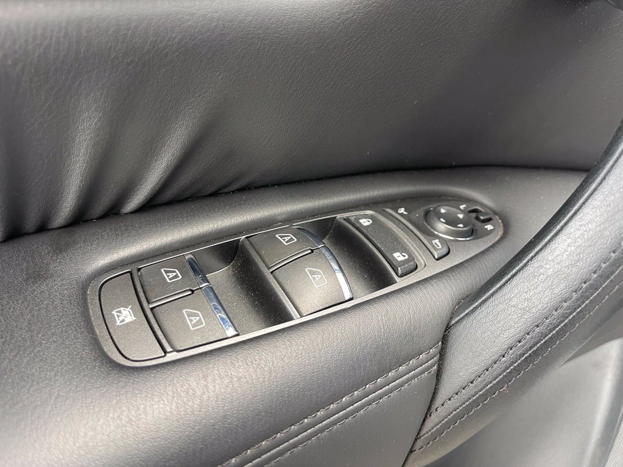 Certified 2023 Nissan Armada S RWD image 24